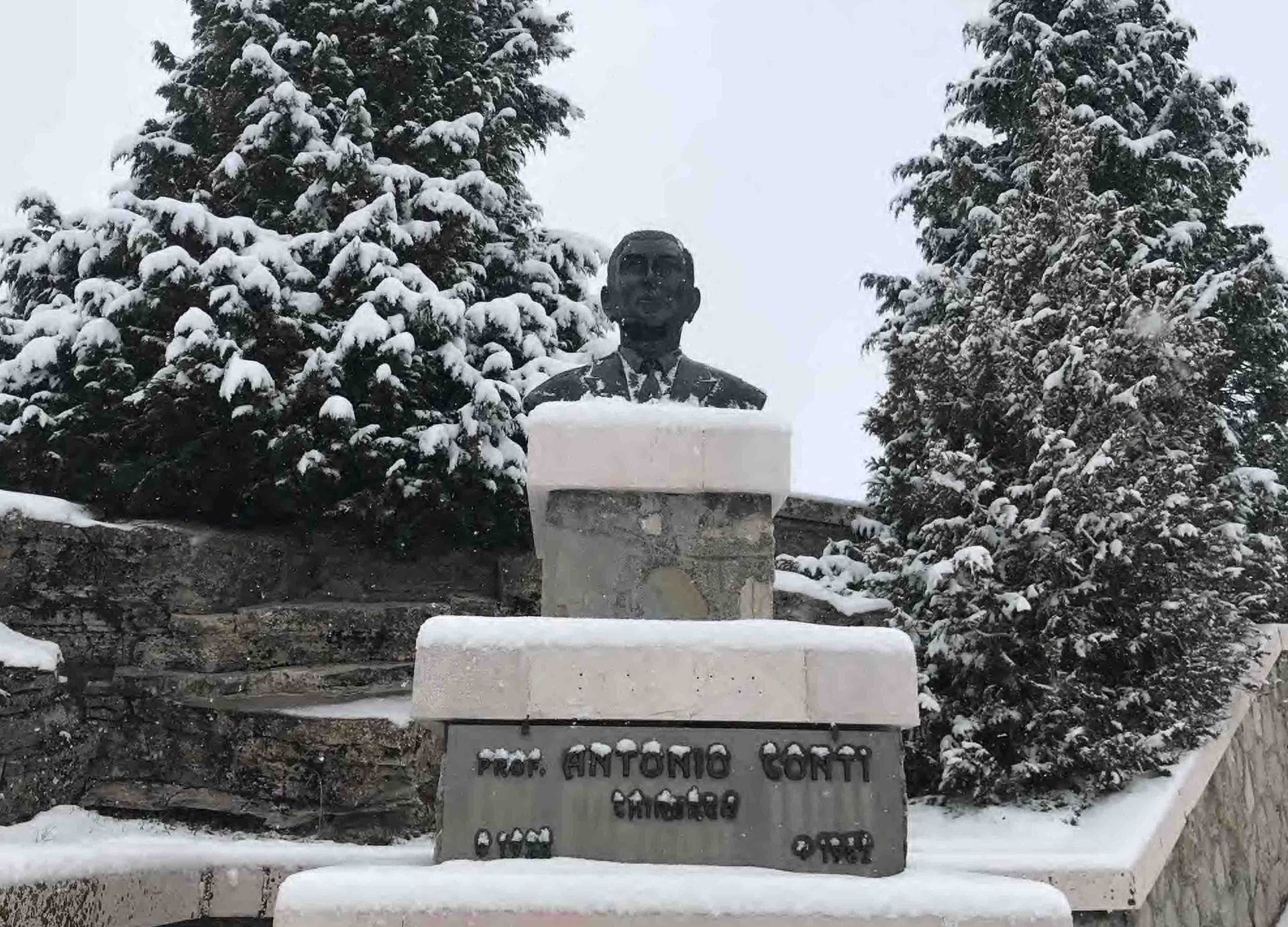 Antonio Conti's monument, Capracotta 2.jpg